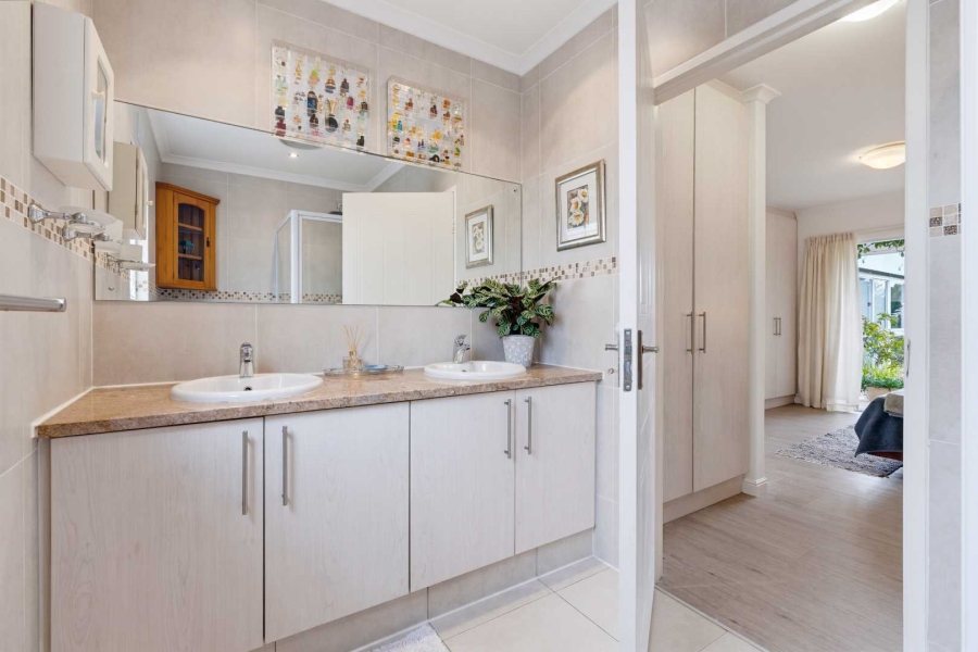 4 Bedroom Property for Sale in Sunningdale Western Cape